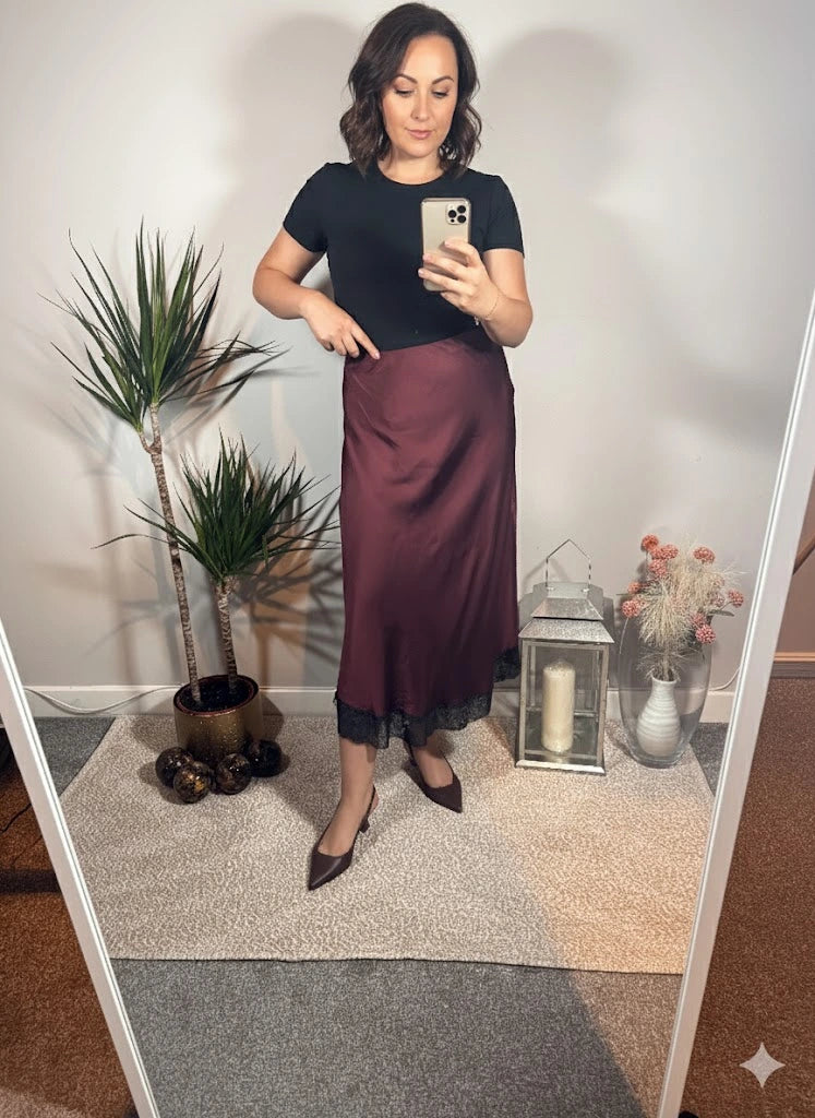 Sia Lacey Trim Satin Skirt – Wine